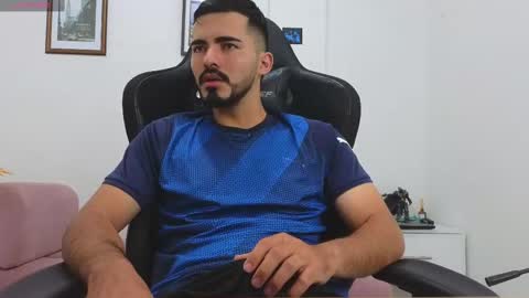 alejandroo_7 online show from October 18, 3:13 pm