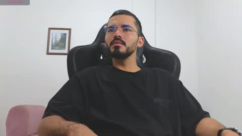 alejandroo_7 online show from December 3, 5:44 pm