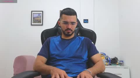 Snapshot of alejandroo_7 chatting on January 8, 5:26 pm alejandroo_7 online show from January 8, 5:26 pm
