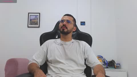 Snapshot of alejandroo_7 chatting on January 16, 9:30 pm alejandroo_7 online show from January 16, 9:30 pm