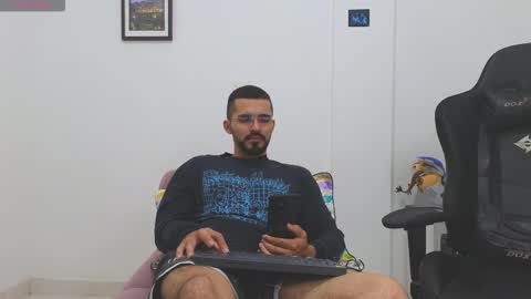 Snapshot of alejandroo_7 chatting on January 31, 7:11 pm alejandroo_7 online show from January 31, 7:11 pm