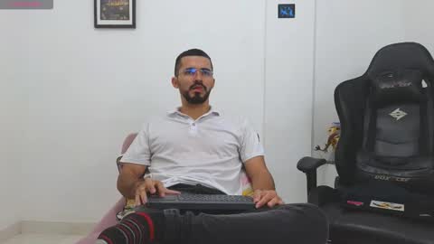 Snapshot of alejandroo_7 chatting on February 1, 8:40 pm alejandroo_7 online show from February 1, 8:40 pm