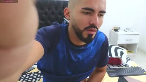Snapshot of alejandroo_7 chatting on February 20, 4:40 pm alejandroo_7 online show from February 20, 4:40 pm