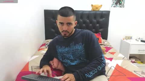 Snapshot of alejandroo_7 chatting on February 24, 3:54 pm alejandroo_7 online show from February 24, 3:54 pm