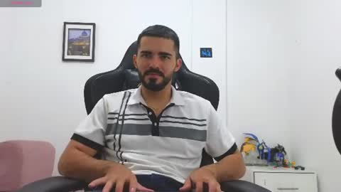 Snapshot of alejandroo_7 chatting on June 11, 1:27 am alejandroo_7 online show from June 11, 1:27 am