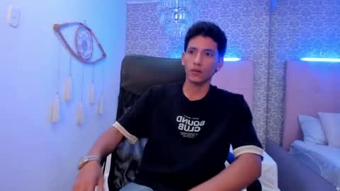 alejo_exotic online show from April 25, 1:36 pm