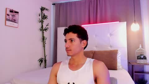 alejo_exotic online show from July 31, 12:15 pm