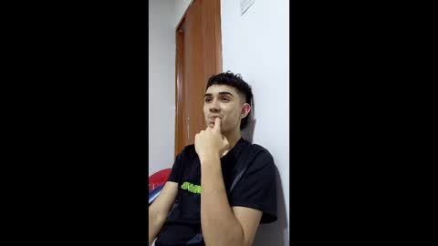 alejo_gray1 online show from December 18, 7:03 am