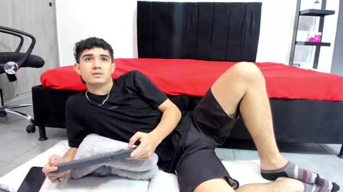 alejo_gray1 online show from February 15, 12:07 am