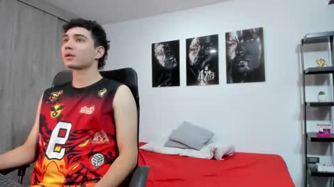 alejo_gray1 online show from March 3, 8:37 pm