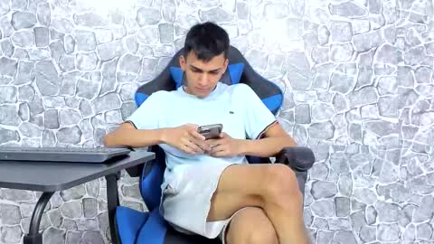 Snapshot of alejo_peverell chatting on February 25, 7:01 pm alejo peverell online show from February 25, 7:01 pm