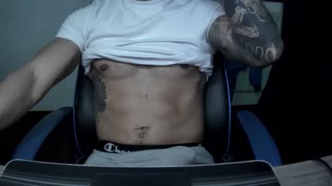 Snapshot of alejoduarte16 chatting on December 4, 6:49 pm alejoduarte16 online show from December 4, 6:49 pm