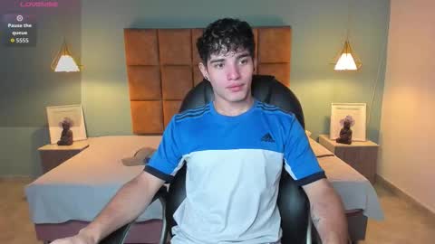 ALejoo Saenz online show from November 14, 3:33 pm