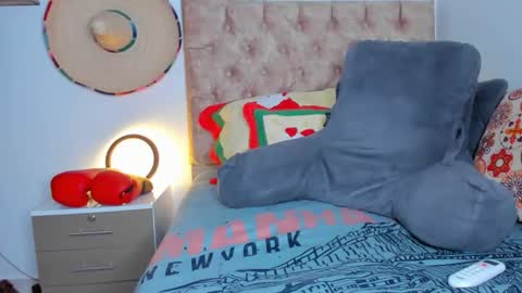 Snapshot of alejostrong chatting on December 16, 2:38 am alejostrong online show from December 16, 2:38 am