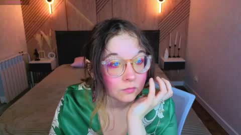 Snapshot of aleks_caste chatting on May 6, 9:03 am Aleks online show from May 6, 9:03 am