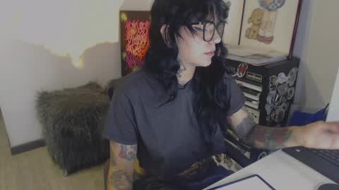 Snapshot of aleksanoir chatting on April 30, 6:14 pm AleksaNoir online show from April 30, 6:14 pm
