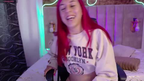 Snapshot of alektra_bryce chatting on October 6, 7:44 pm alektra_bryce online show from October 6, 7:44 pm