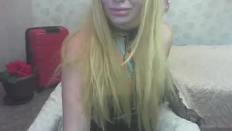 Snapshot of alenablack chatting on December 3, 11:02 pm Luly online show from December 3, 11:02 pm