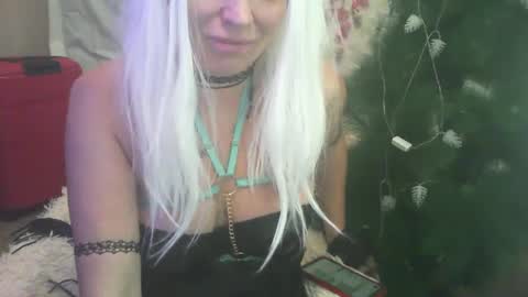 Snapshot of alenablack chatting on December 7, 12:30 am Luly online show from December 7, 12:30 am