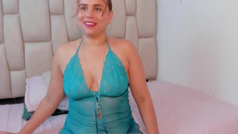 Snapshot of alennax chatting on February 2, 12:15 pm alennax online show from February 2, 12:15 pm