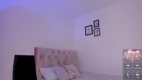 Snapshot of alesay_dreams chatting on November 19, 5:40 am Alesay online show from November 19, 5:40 am