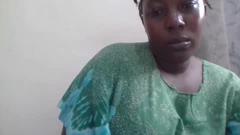 Snapshot of alesha_ chatting on May 29, 7:28 am Noreen Kennth and Emilly online show from May 29, 7:28 am