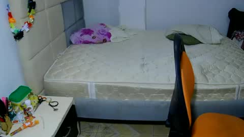 Snapshot of alesia_jones01 chatting on June 16, 6:05 am Alesia jones01 online show from June 16, 6:05 am