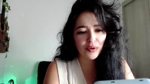Snapshot of aleska_bell69 chatting on January 7, 4:42 pm Aleska online show from January 7, 4:42 pm