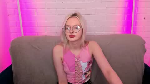 Snapshot of alessakiss chatting on February 11, 9:03 am alessakiss online show from February 11, 9:03 am