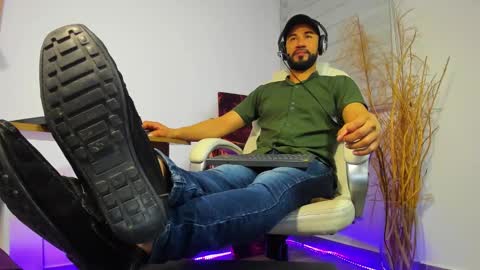 ALESSANDRO  WYE online show from December 3, 4:03 am