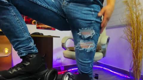 ALESSANDRO  WYE online show from December 13, 7:04 am