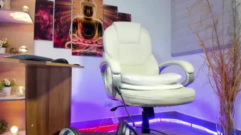 ALESSANDRO  WYE online show from February 8, 5:29 am