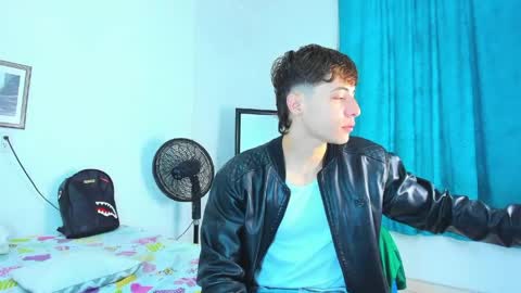 Snapshot of alessandro_dybala chatting on April 17, 12:52 pm Alessandro Dybala online show from April 17, 12:52 pm