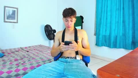 Snapshot of alessandro_dybala chatting on April 18, 1:26 pm Alessandro Dybala online show from April 18, 1:26 pm