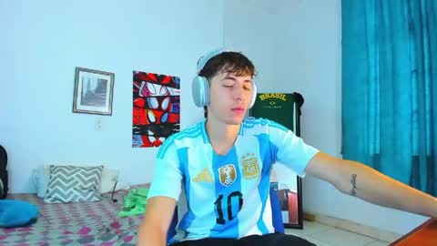 Snapshot of alessandro_dybala chatting on April 23, 11:53 am Alessandro Dybala online show from April 23, 11:53 am
