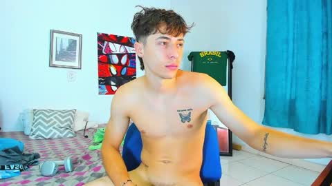 Snapshot of alessandro_dybala chatting on April 23, 12:29 pm Alessandro Dybala online show from April 23, 12:29 pm