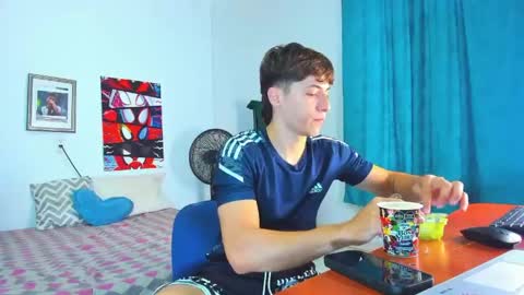 Snapshot of alessandro_dybala chatting on April 29, 9:32 pm Alessandro Dybala online show from April 29, 9:32 pm