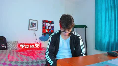 Snapshot of alessandro_dybala chatting on May 1, 12:10 pm Alessandro Dybala online show from May 1, 12:10 pm