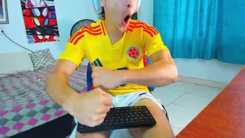 Snapshot of alessandro_dybala chatting on May 6, 12:21 pm Alessandro Dybala online show from May 6, 12:21 pm