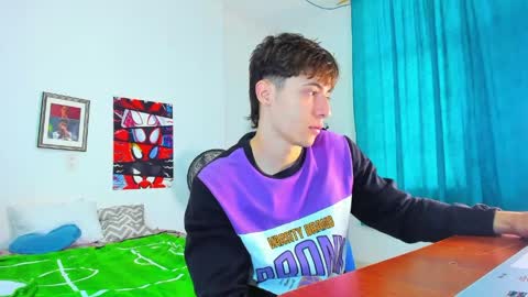Snapshot of alessandro_dybala chatting on May 24, 12:32 pm Alessandro Dybala online show from May 24, 12:32 pm
