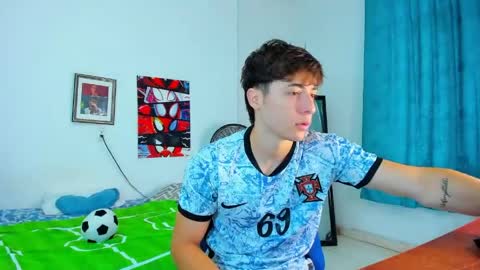 Snapshot of alessandro_dybala chatting on June 1, 12:18 pm Alessandro Dybala online show from June 1, 12:18 pm