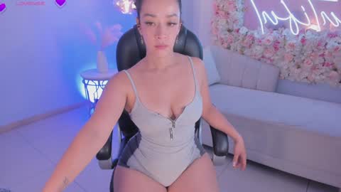 ALESSA ROMERO  online show from January 24, 1:35 am