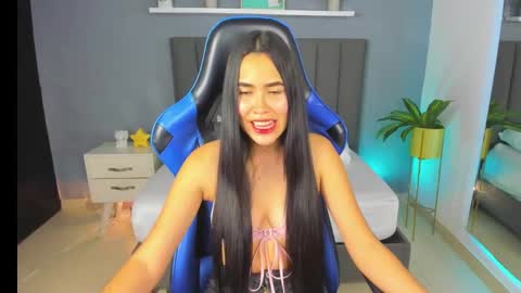 A L E S S I A online show from February 5, 9:07 pm