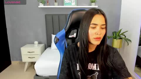 A L E S S I A online show from February 18, 8:03 pm