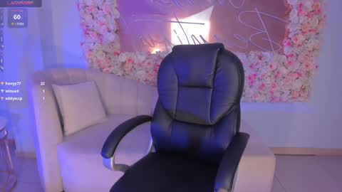 Snapshot of alessiacorleone_ chatting on December 12, 2:15 am Alessia online show from December 12, 2:15 am