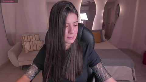 Snapshot of alessiacorleone_ chatting on December 18, 8:25 pm Alessia online show from December 18, 8:25 pm