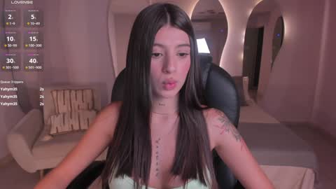 Snapshot of alessiacorleone_ chatting on December 20, 11:26 pm Alessia online show from December 20, 11:26 pm
