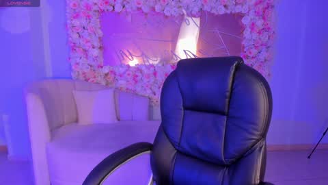 Snapshot of alessiacorleone_ chatting on December 22, 3:33 pm Alessia online show from December 22, 3:33 pm