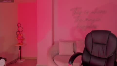 Snapshot of alessiacorleone_ chatting on December 24, 5:13 pm Alessia online show from December 24, 5:13 pm