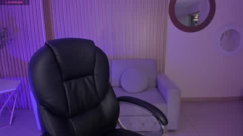 Snapshot of alessiacorleone_ chatting on January 19, 10:39 pm Alessia online show from January 19, 10:39 pm